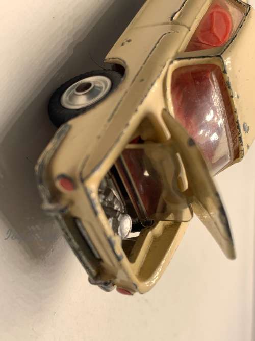 Corgi Toys #239 Volkswagen Karmann Ghia