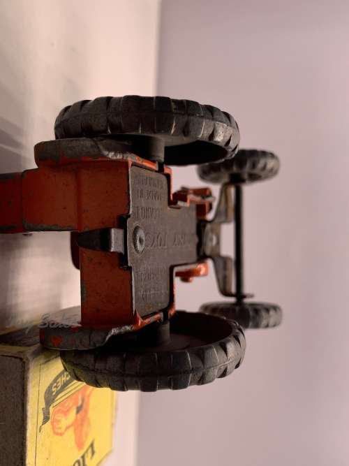 DINKY TOYS #301 FIELD MARSHALL TRACTOR