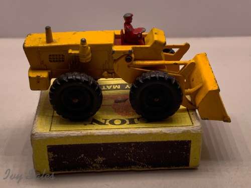 MATCHBOX #43 AVELING BARFORD TRACTOR SHOVEL