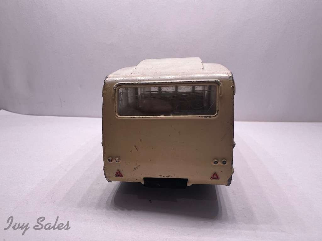 French Dinky Toys #811 Caravane - Smooth Roof