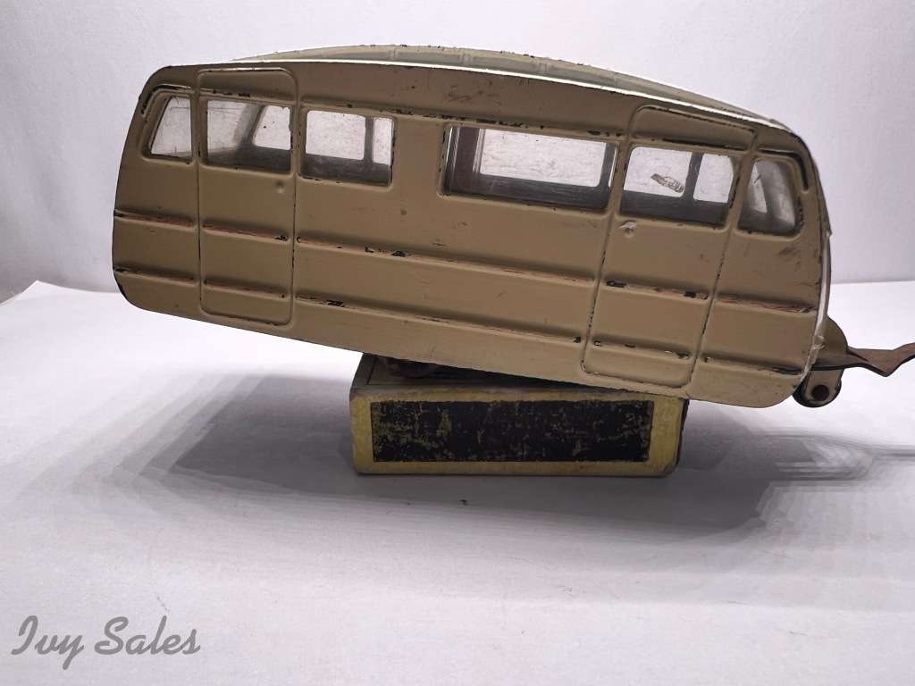 French Dinky Toys #811 Caravane - Smooth Roof