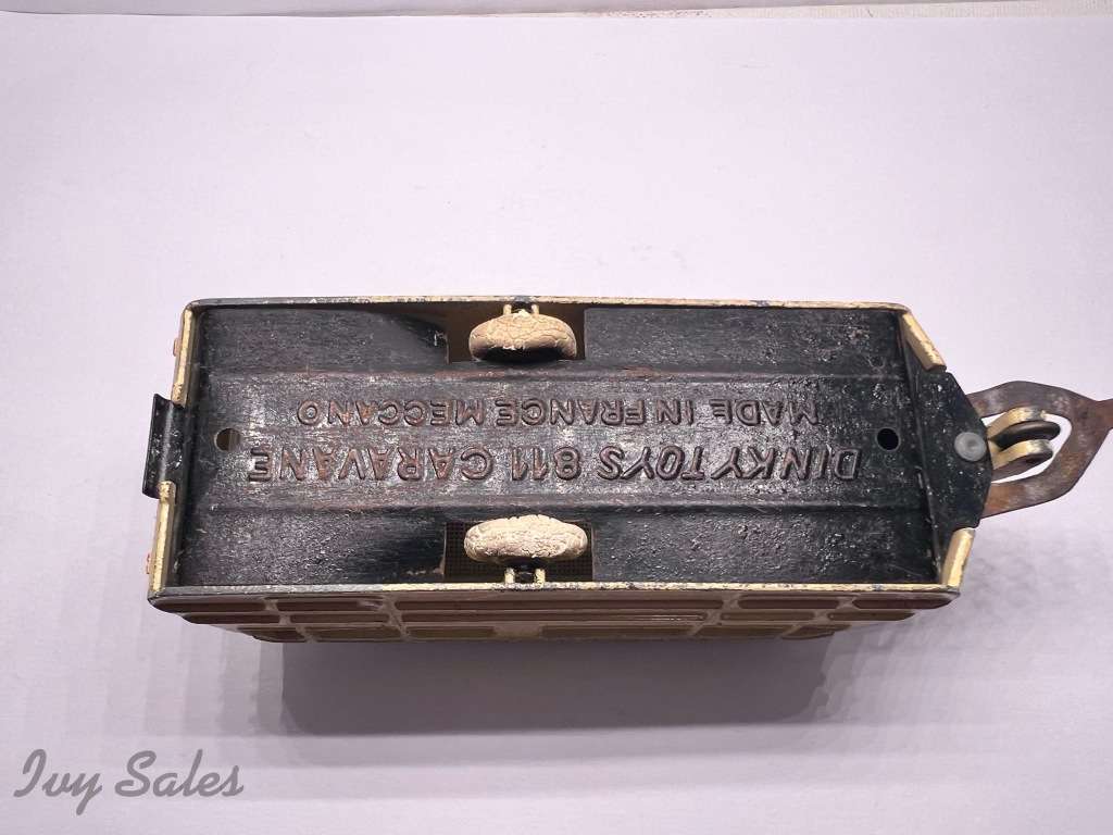 French Dinky Toys #811 Caravane - Smooth Roof