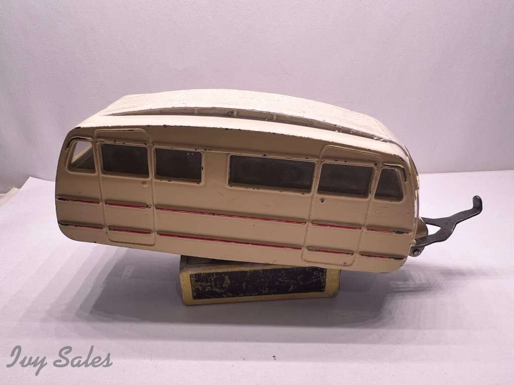 French Dinky Toys #811 Caravane