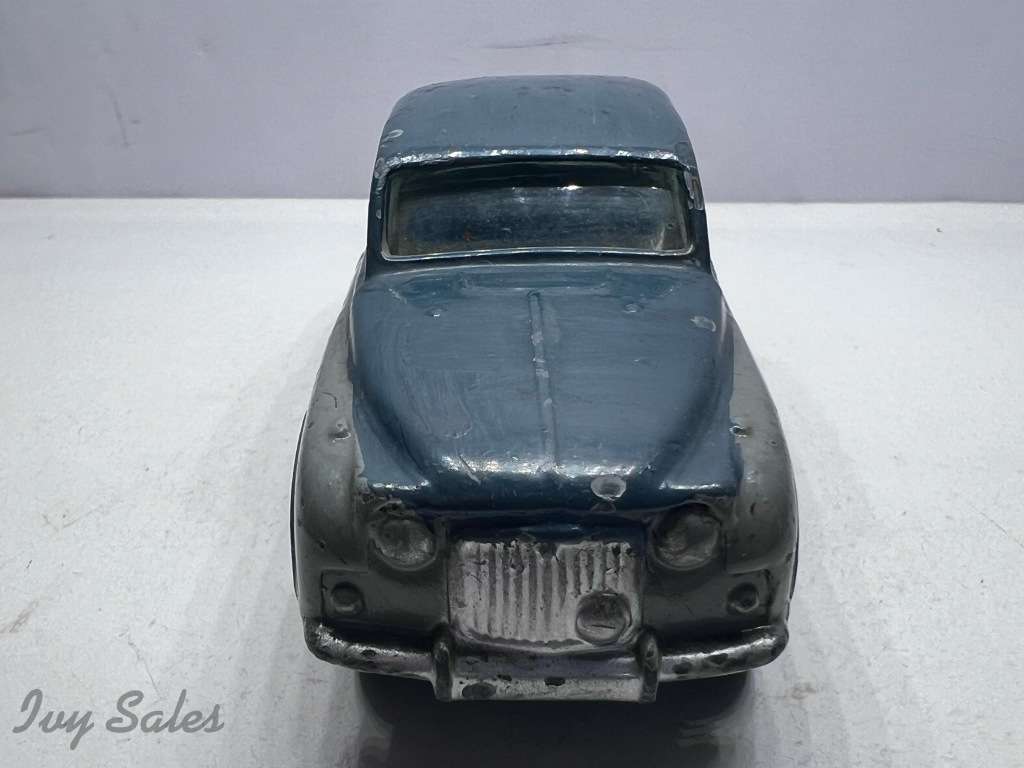Corgi Toys #204 ROVER 90 SALOON - REPAINT