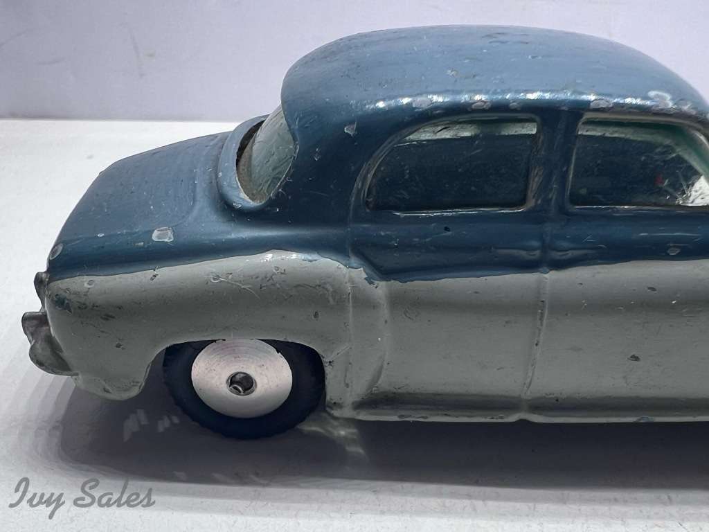 Corgi Toys #204 ROVER 90 SALOON - REPAINT