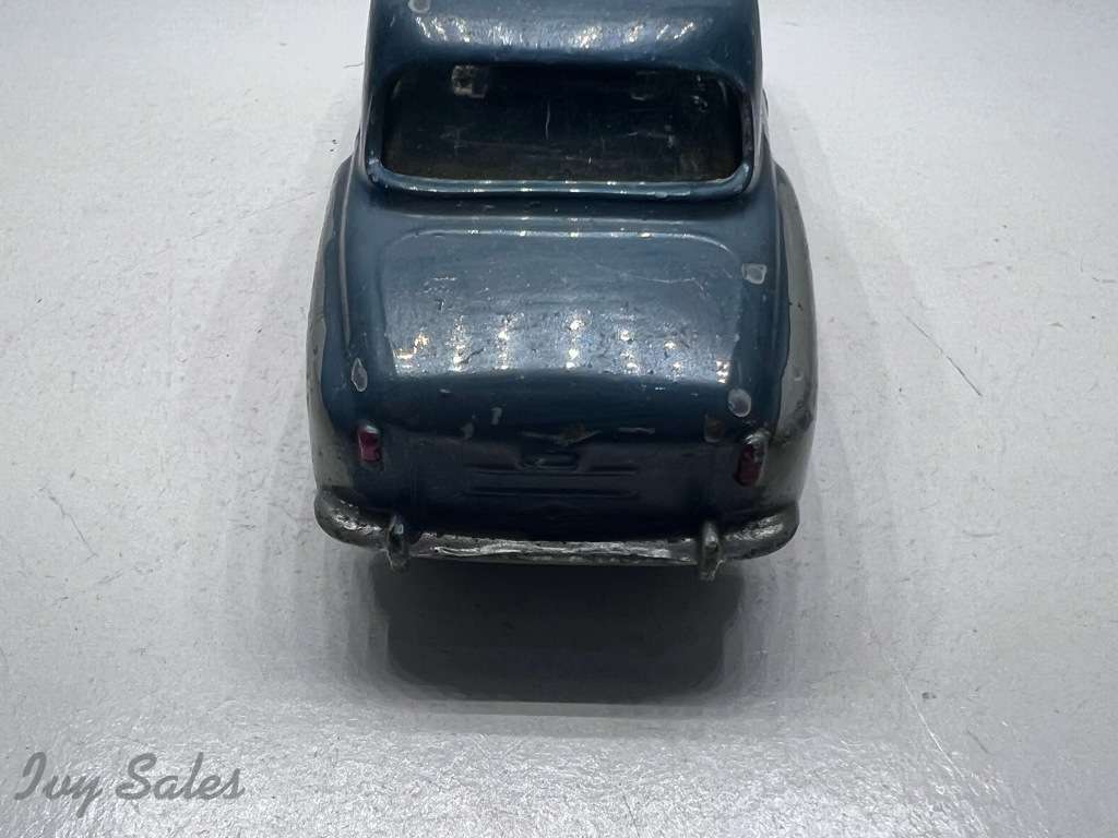 Corgi Toys #204 ROVER 90 SALOON - REPAINT