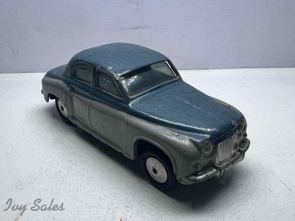 Corgi Toys #204 ROVER 90 SALOON - REPAINT