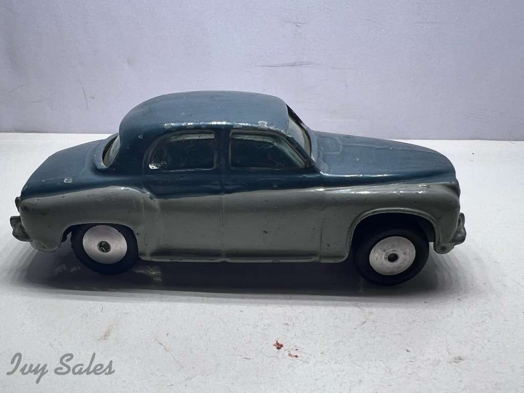 Corgi Toys #204 ROVER 90 SALOON - REPAINT
