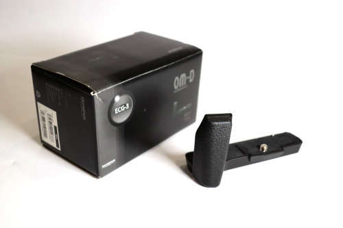 Olympus OM-D E-M10 Mark II Mirrorless Digital Camera with Lens and Battery Grip