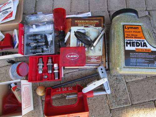 Lee reloading set, with primers and tumbler media