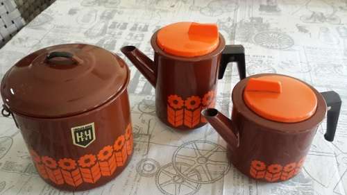 Retro seventies threesome Hendlers