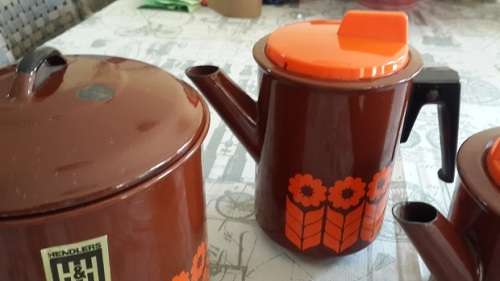 Retro seventies threesome Hendlers