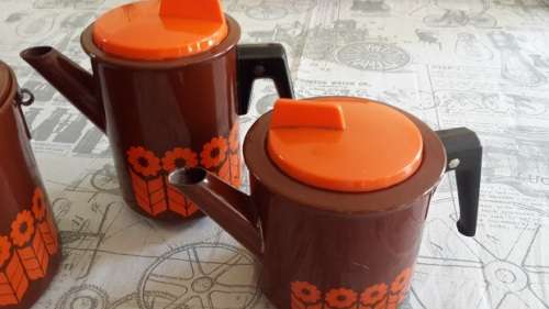 Retro seventies threesome Hendlers