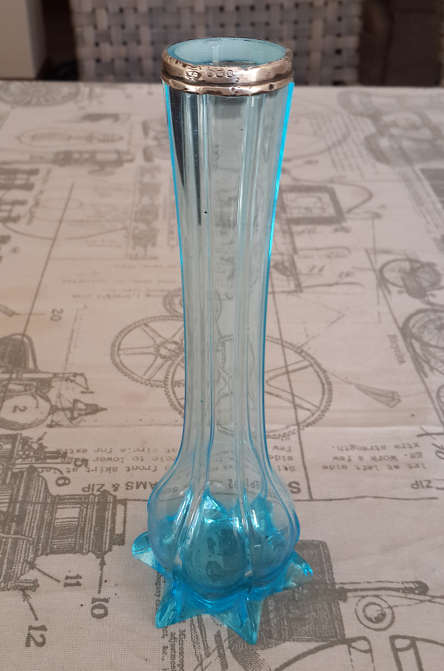 Posy vase William Goss London - clearly marked c 1926-27