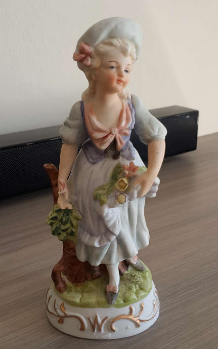 Lovely vintage porcelain figurine