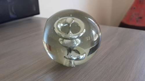 A beautiful glass paperweight in excellent condition
