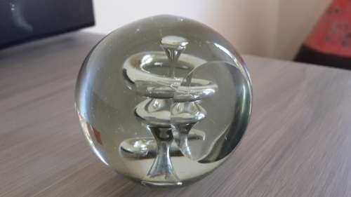 A beautiful glass paperweight in excellent condition