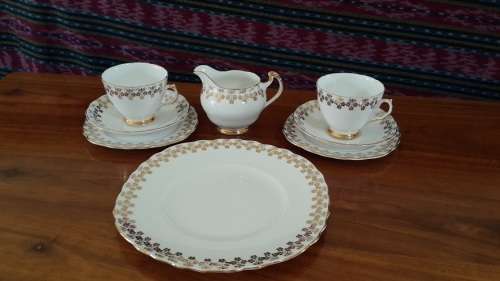 8 pieces of exceptional Colclough in great condition
