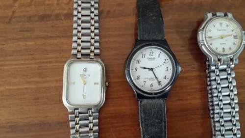 10 wristwatches for spares or repairs