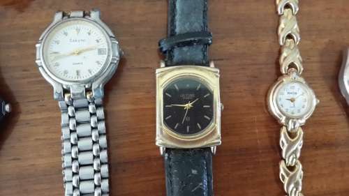 10 wristwatches for spares or repairs