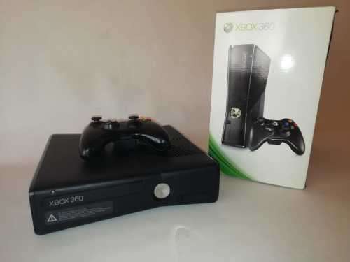 Xbox 360 Console +1 Wireless Controller + 11 Games