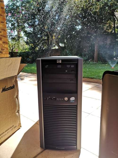 HP Proliant ML310 **XEON** Server