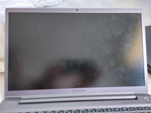 Samsung Laptop *i7 8GB RAM*Radeon Graphics* SAMSUNG NP700Z5A-S04ZA
