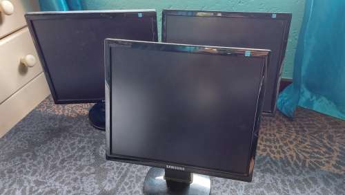 Lot of 3 Samsung SynMaster 743NX Monitors