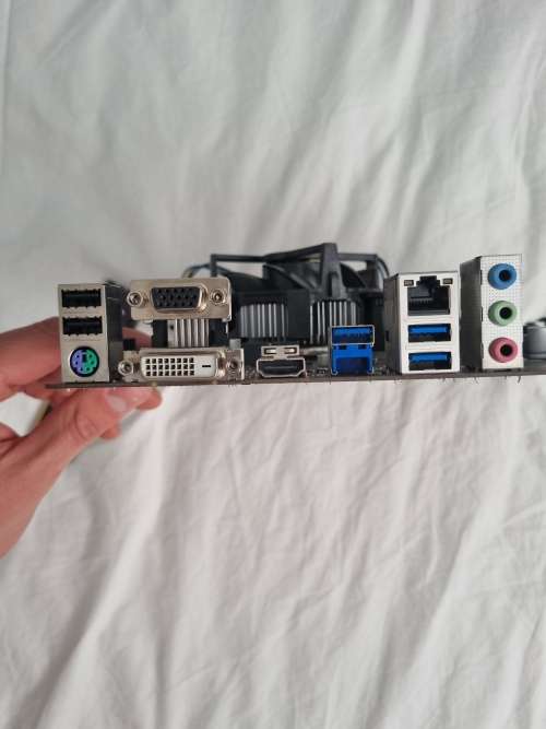 MOTHERBOARD CPU RAM COMBO - i5 10400F - 8GB DDR4 -- read