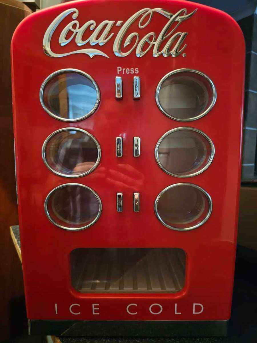 ***Awesome Small Coke Retro Fridge for Cans***