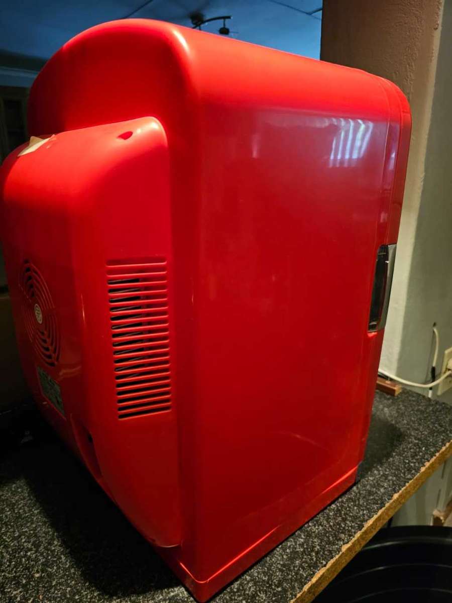 ***Awesome Small Coke Retro Fridge for Cans***
