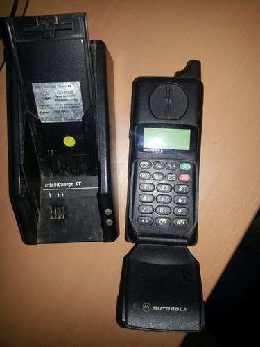 Vintage Cellphone Collectors Item - Motorolla Micro Tac 7500