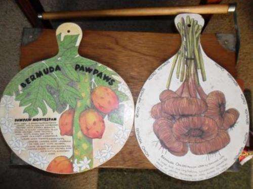 lot of 2 Cloverleaf chopping boards