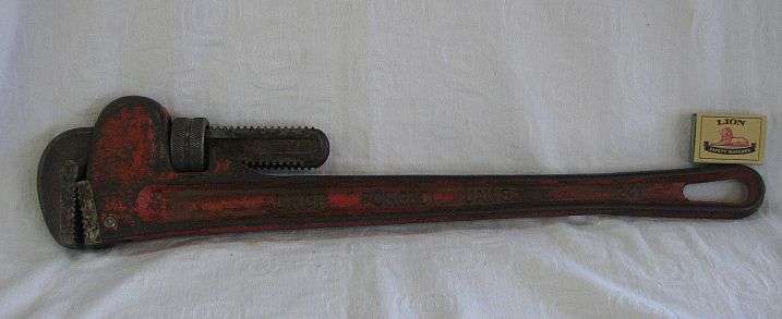 ADJUSTABLE (PIPE) WRENCH - Heavy Duty - Drop Forge Jaws - 24"