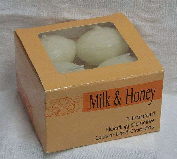 8 FRAGRANT FLOATING CANDLES - Milk & Honey