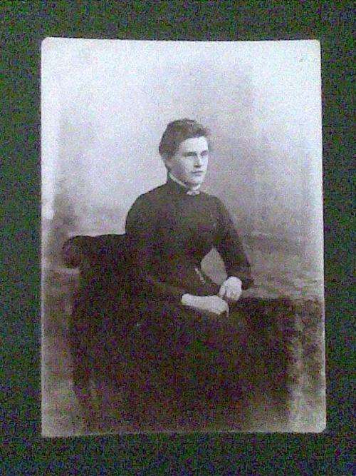 CLASSIC LADY PHOTOGRAPH