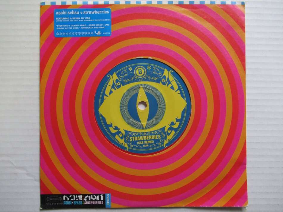 ASOBI SEKSU - STRAWBERRIES - 7" UK VG+ /VG+ RED VINYL SCENTED COVER