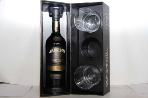 Jamesons Select Reserve Irish Whiskey 750ml and 2 Glasses in Box.