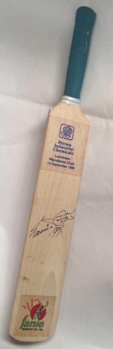 Fanie de Villiers signature on mini cricket bat