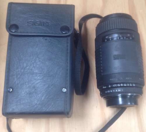 Sigma Auto Focus Zoom in case with lens caps and sun hood