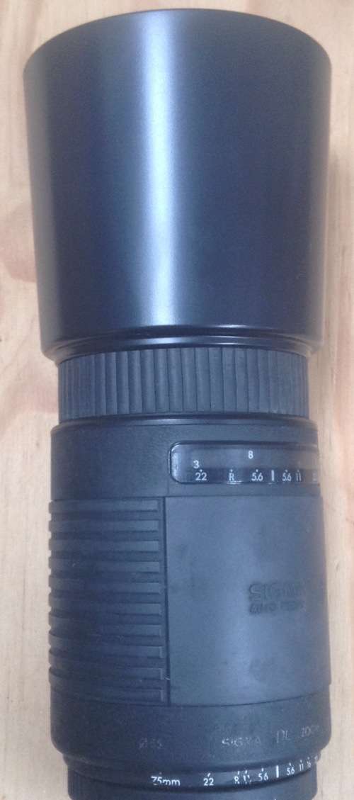 Sigma Auto Focus Zoom in case with lens caps and sun hood