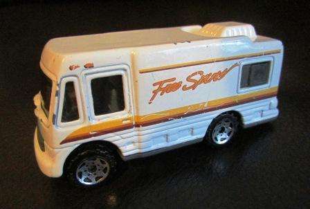 MATCHBOX Truck Camper - 1998 Mattel. Die cast model