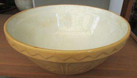 Vintage "Mason &Cash Cane mixing bowl. Made in England. Approx. 26 x 11.5 cm H