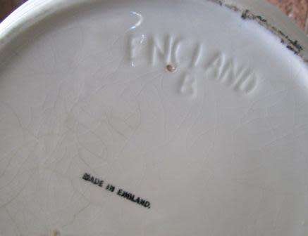 Art Deco Tea Pot with Insulated Cover and Spout Bang. Bakelite Handle, England. App 27L x 16cms high