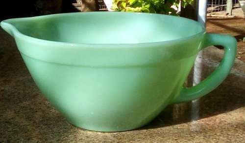 Jadeite Milk Glass  Fireking green USA mixing bowl / jug with pouring spout / tip L 24 x H 10 cms