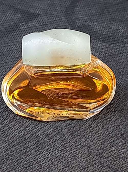 Estee Lauder `KNOWING` Parfum Special Size 3.5 ml full U.K.