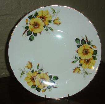 Retro Old Royal Bone China cake plate with gold trim.Made in England.Approx.23cmD