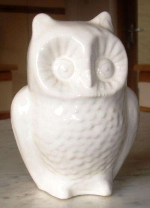 Retro whte owl ornament.Approx. 15cmh x 11l
