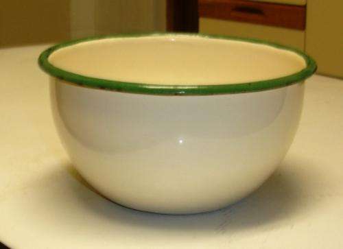 Retro enamel bowl with green trim.Approx. 18.5cmd x 9.5h