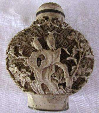 Vintage Chinese Snuff  Bottle. Approx. 5.5 cm High